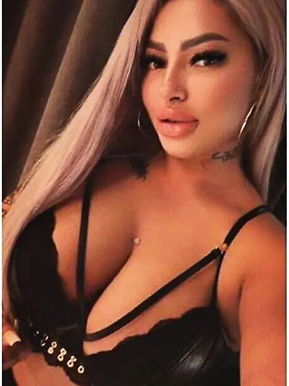 Pau day Friday who should I book