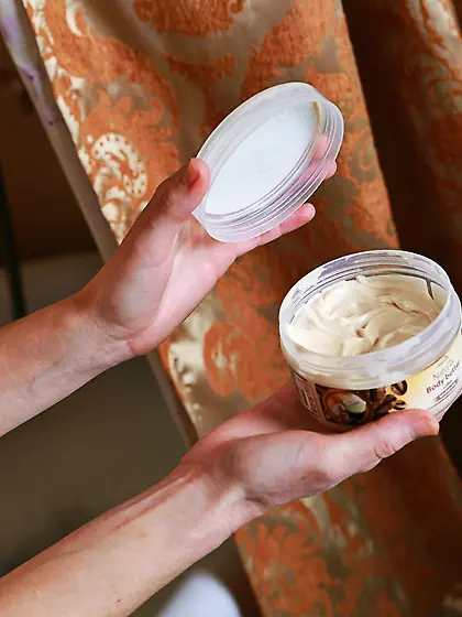 Perfect blond-haired teenager shows her perky ass after bathing