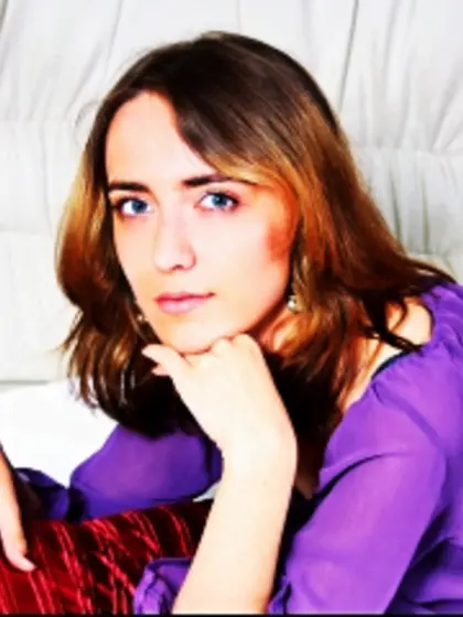 Redhead sarahlj perform dancing