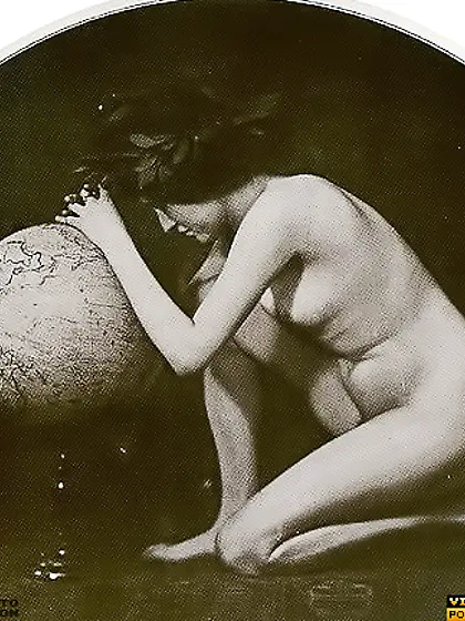 Cute vintage babes posing