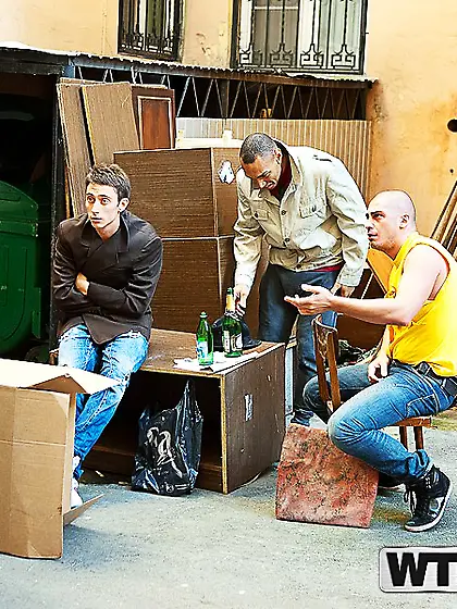 Teen tries amateur double penetration