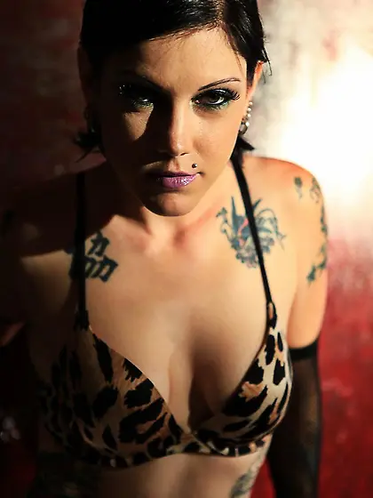 Vicious female Cadence St John is showing her intimate tattooed