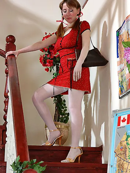 Pigtailed girlie yummy pussy