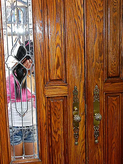 Hot brunette slut Leslie Sierra strips her clothes and shows her