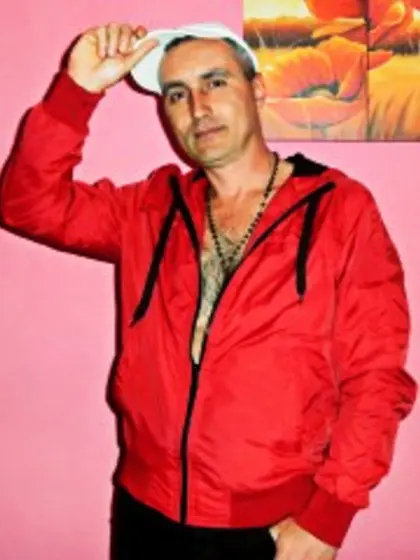 Brunette barclay perform close