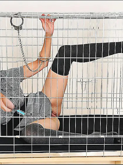 Lady Sonia strips her sexy lingerie before the camera and finger