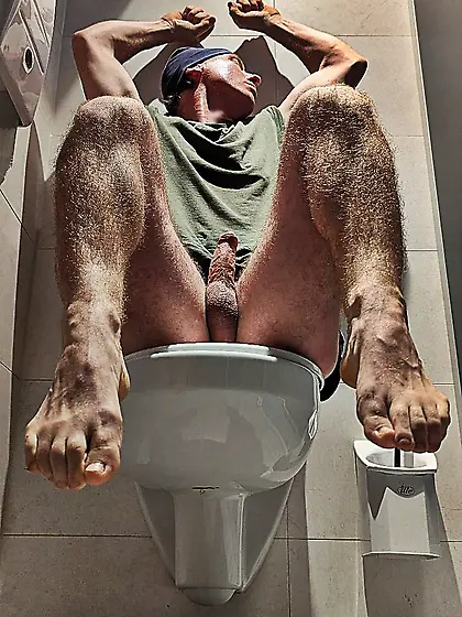Andy Gymnast toilet rest stop lust 85