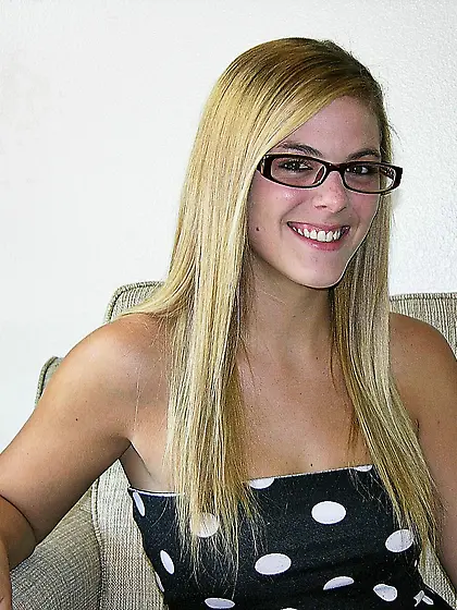 Hot Blonde Babe From TrueAmateurModels. com - Kendra