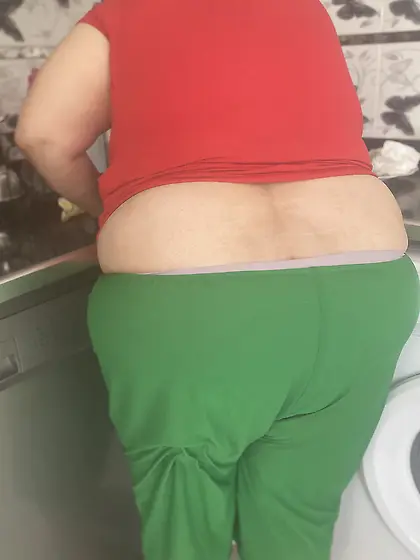 My Moms big ass seen(hidden cam)