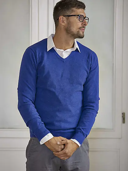 White lingerie teen brunette in a threesome with a tatted-up MIL