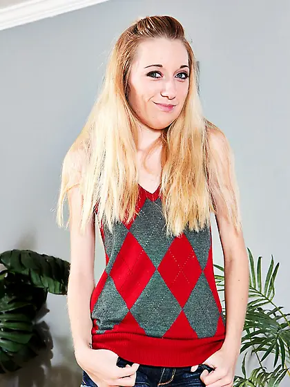 Cute blonde Lolita Haize is one of the babes who love to pose an