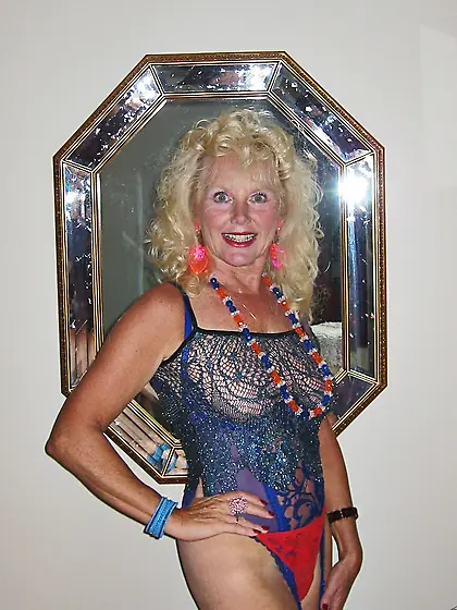 Mature Legs Ruth from United States