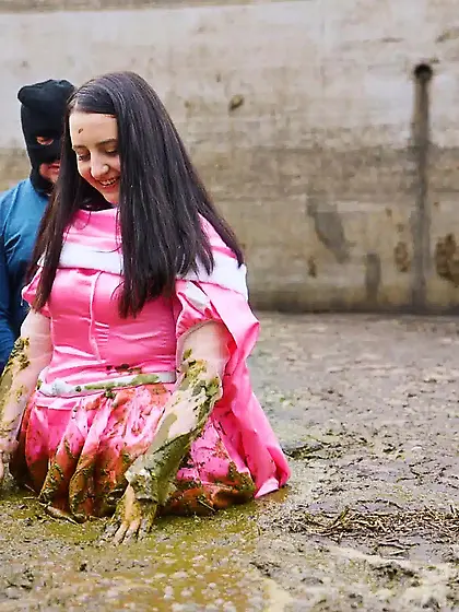 Rada Brewer as Arielle,  the Little Dung Maid