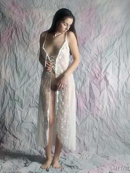 Sophisticated brunette shows everything in a very erotic solo ga