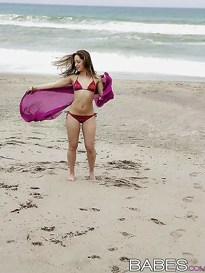 Wet beautiful brunette hd