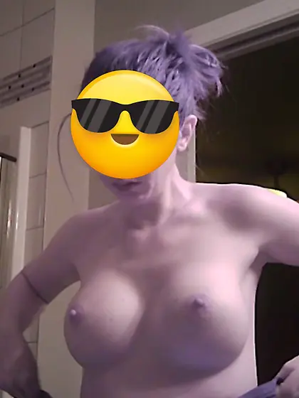 Big boobs again--spy pics topless