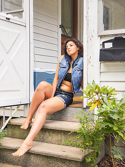 Hot amateur whore with big tits likes denim style and posing top