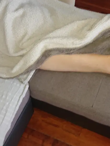 Masturbation dans le salon