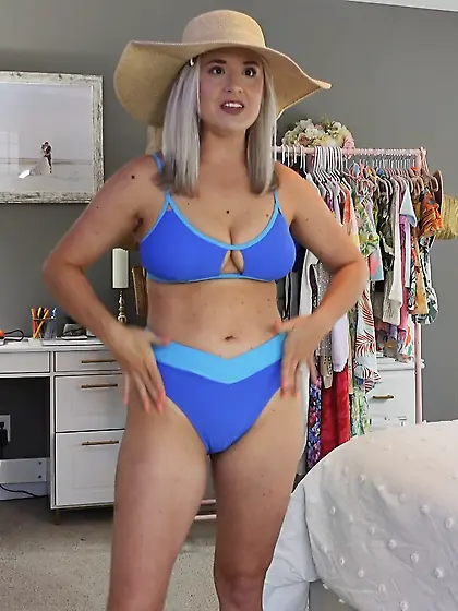 Blonde Bikini MILF Andrea