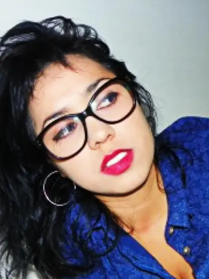 23 yo brunette Lola.