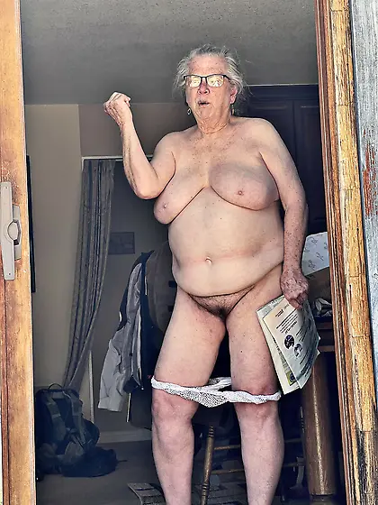 GRANNY MATURE SLUT MILFS