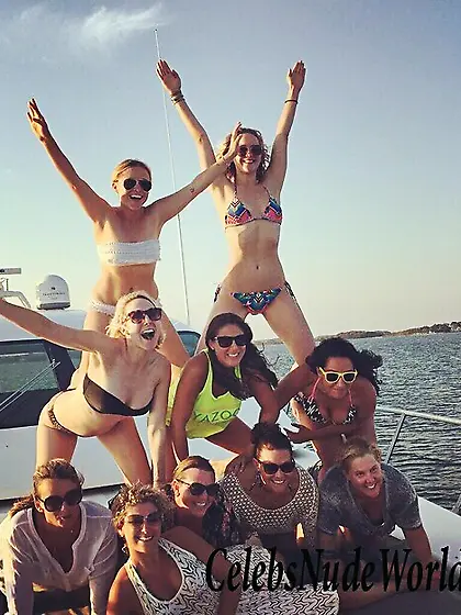 Jennifer Lawrence in bikini