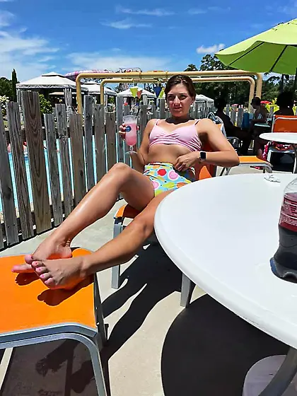 Grace sexy non-nude chick beautiful feet/face/legs