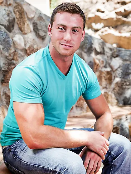 Stud stonewashed jeans luxuriates