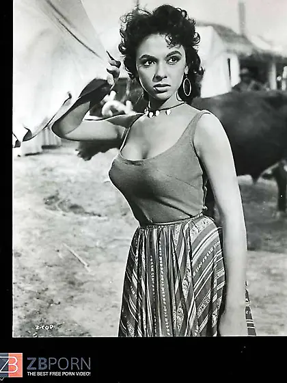 Rita Moreno---non naked