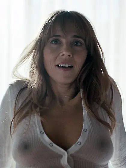 Linda Cardellini in DTF