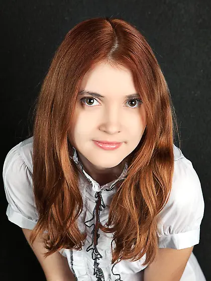 Redhead babe Orabelle A is opening the legs uncovering the amazi