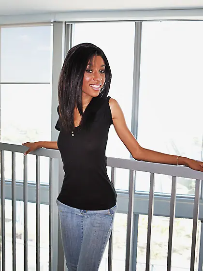 Nadia Nicole takes her sexy blue jeans off and gets her fanny ba