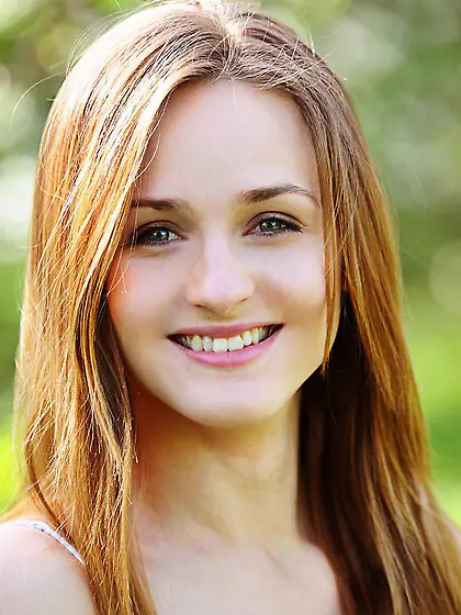 Young cheerleader perfect ass