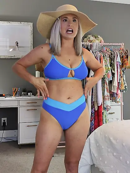 Blonde Bikini MILF Andrea