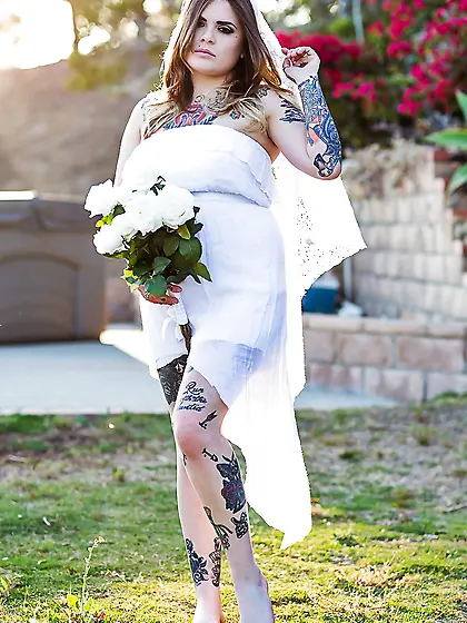 Naked brunette big boobs