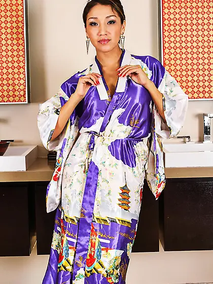 Asian bimbo Vicky Chase is before the camera slowly taking off h