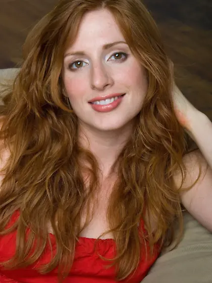 Gorgeous young model Amber Dawn is showing her delicious body in