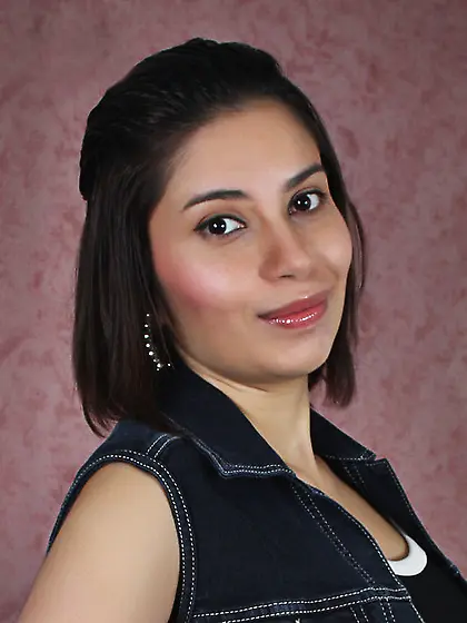 Latin girl with big tits like to snapshot...