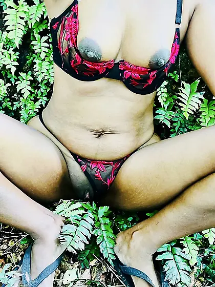 Srilanka wife sexy panty bra outdoors again