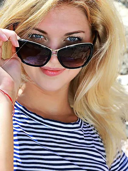 Butter dripping blonde strips