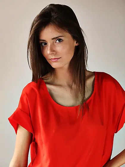 Pretty brunette eager show