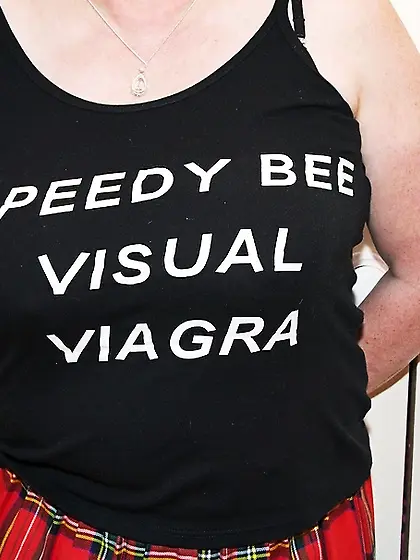 MILF Striptease Speedy Bee from United Kingdom