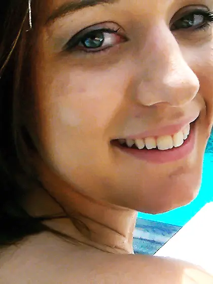 Hayley Hanes spreads her sexy legs and gets her tight muff drill