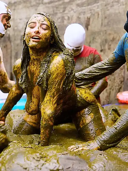 Rada Brewer as Arielle,  the Little Dung Maid