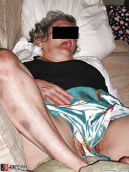 Uber-Cute moms spied by bad sons