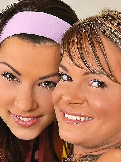 Crazy Jeny Baby packs her fist into the wide pussyhole of her br