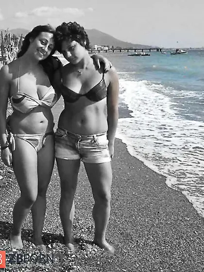 Italiane in bathing suit III