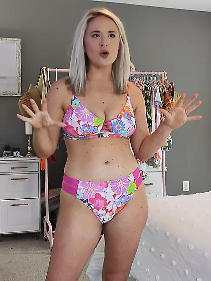 Blonde Bikini MILF Andrea