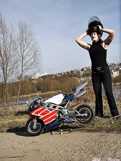 Senior hurt brunette teenie