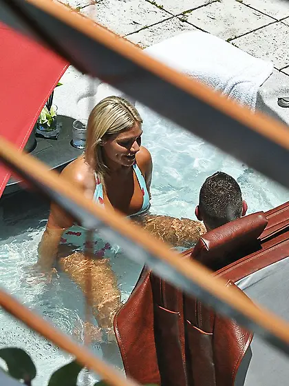 Busty blonde Cameryn Coxxx shows huge boobs and plunges into har